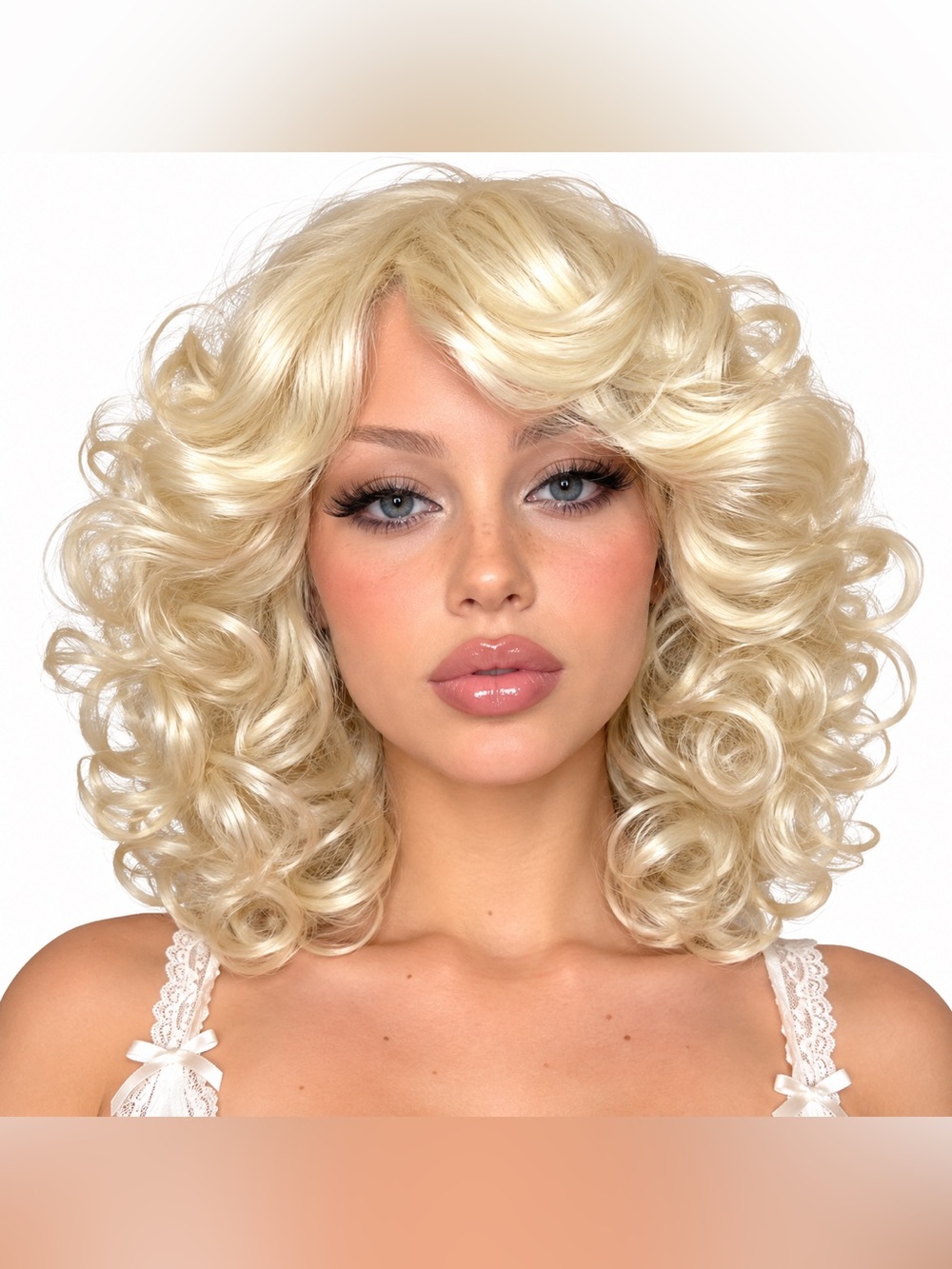 Marilyn Monroe Luxe Curly Shoulder-Length Wig in Platinum Blonde 613 color